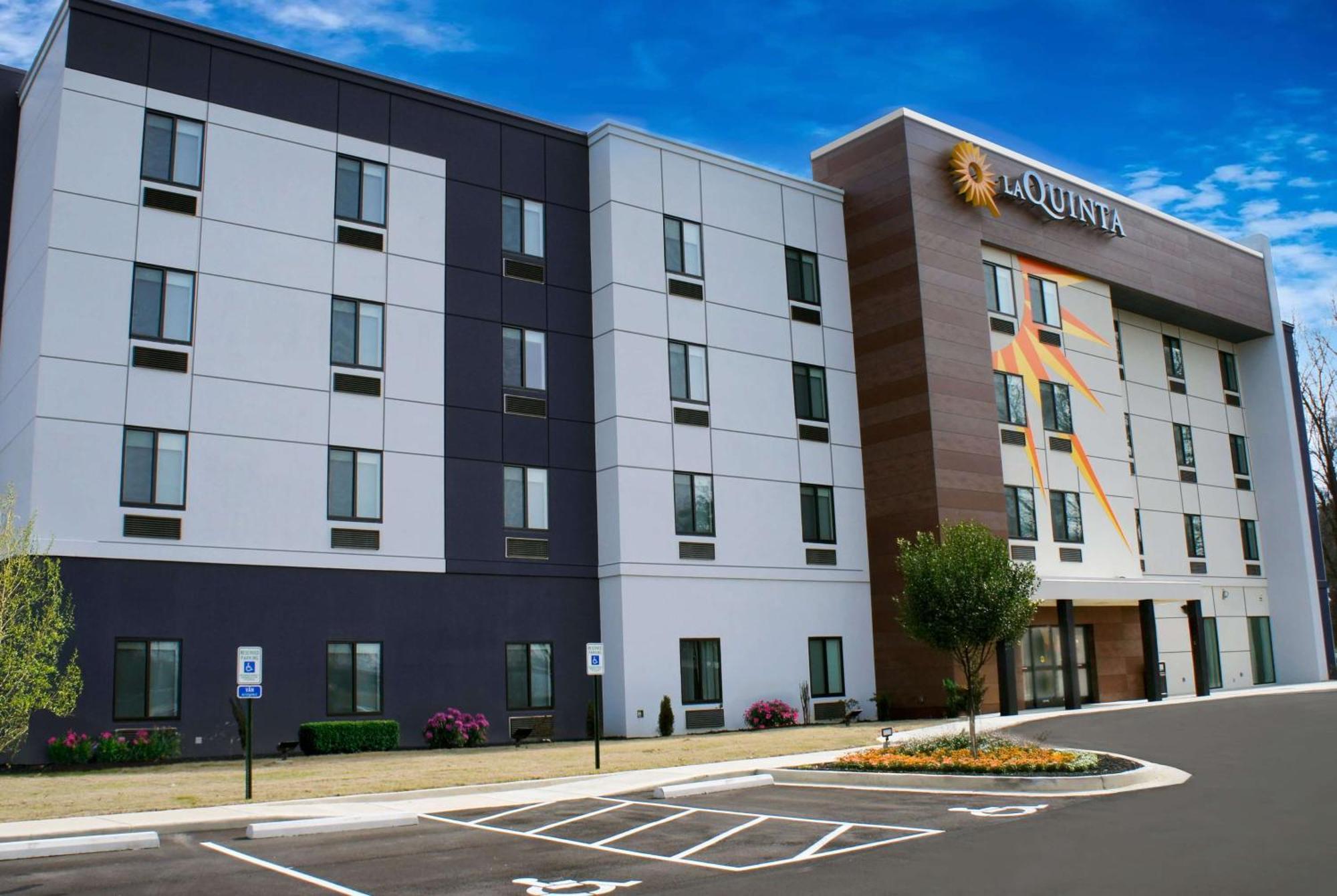 La Quinta Inn & Suites By Wyndham Memphis East Exterior photo